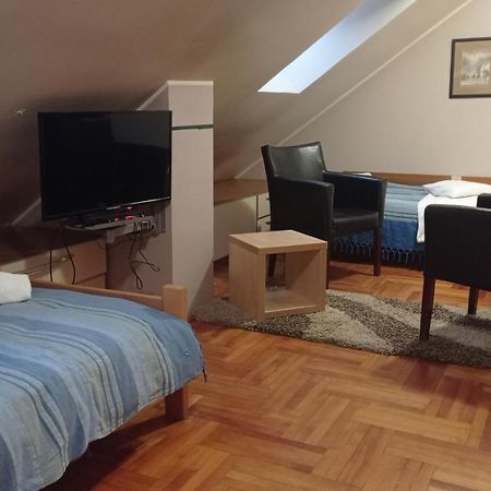 Car Royal Apartments And Rooms ノヴィ・サド エクステリア 写真
